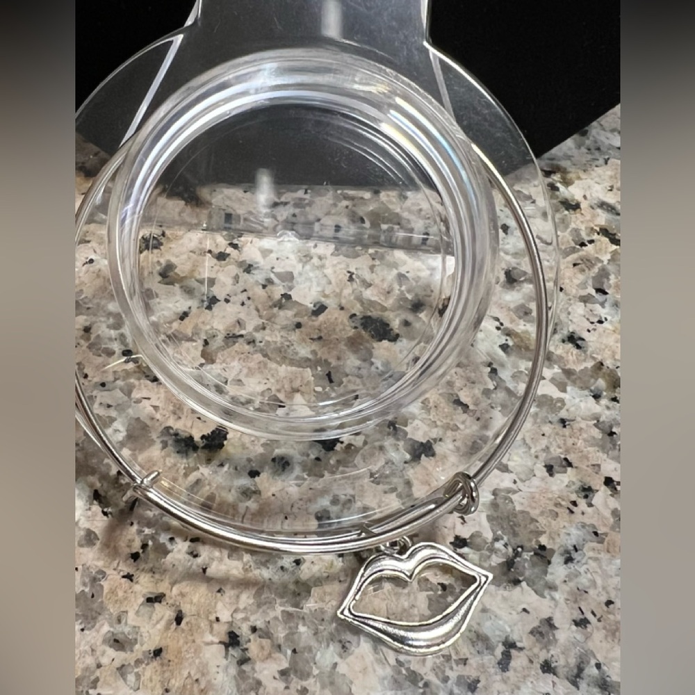 Silver Lip Charm Bangle Adjustable Bracelet NWOT